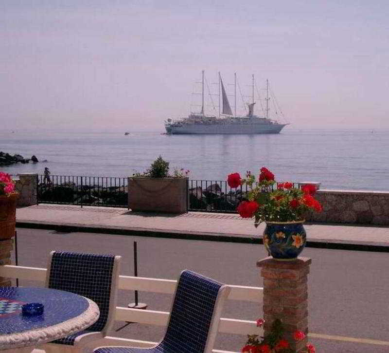 Hotel La Riva Giardini Naxos Exterior photo