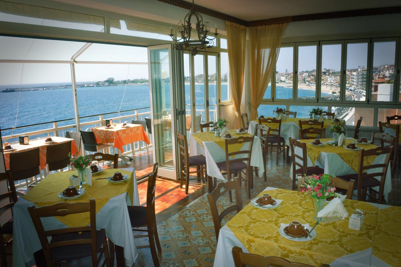 Hotel La Riva Giardini Naxos Exterior photo