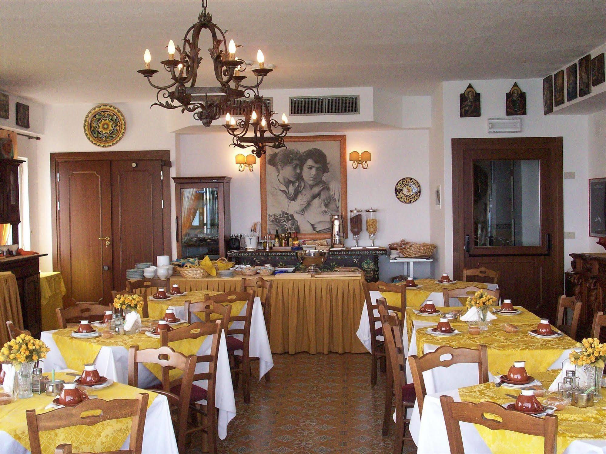 Hotel La Riva Giardini Naxos Exterior photo