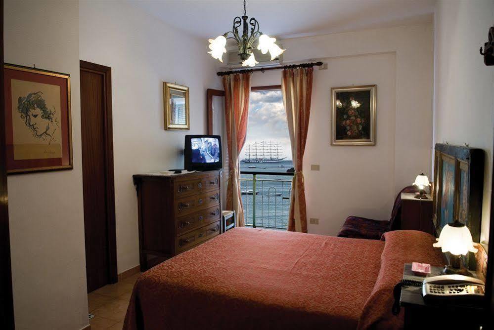 Hotel La Riva Giardini Naxos Exterior photo