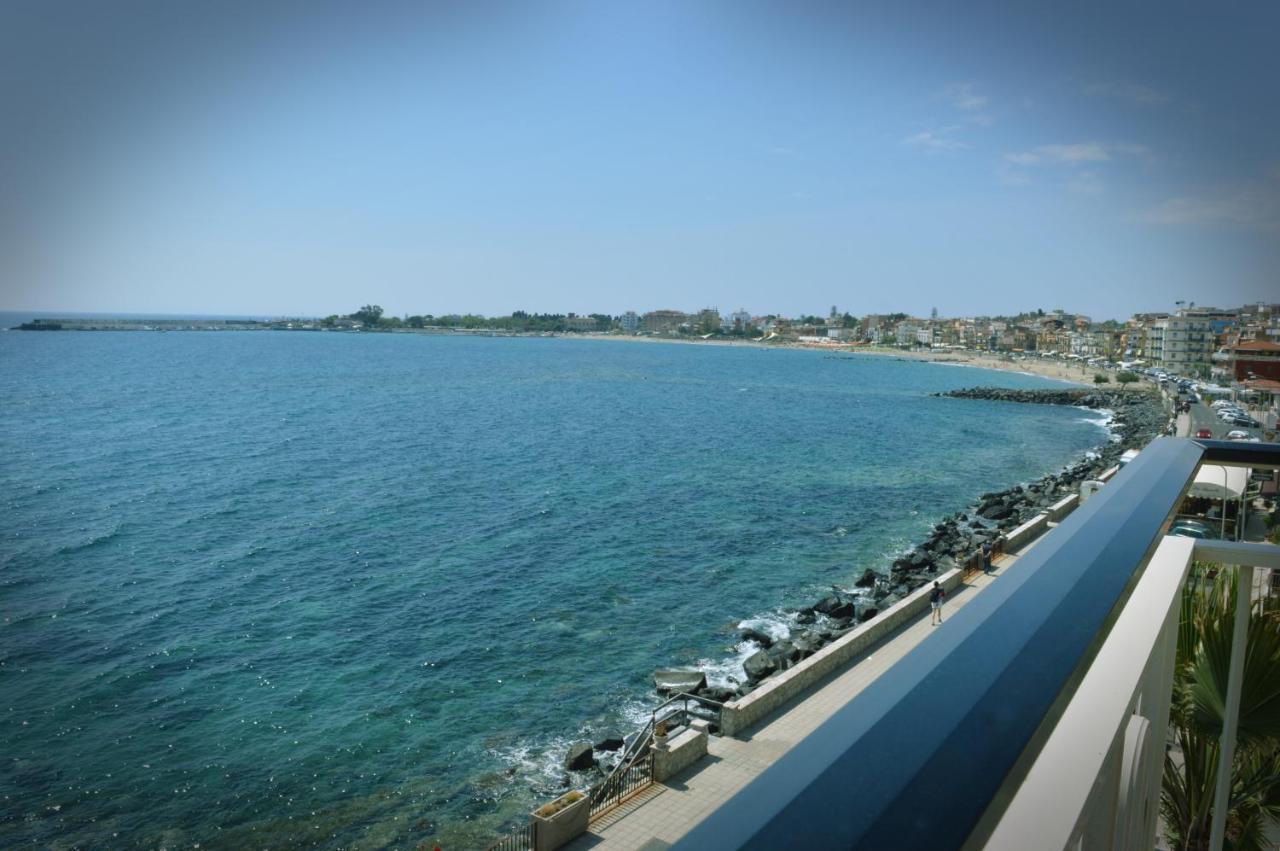 Hotel La Riva Giardini Naxos Exterior photo